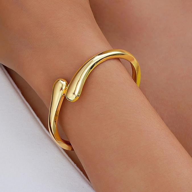 Twist Gold Bangle Bracelet