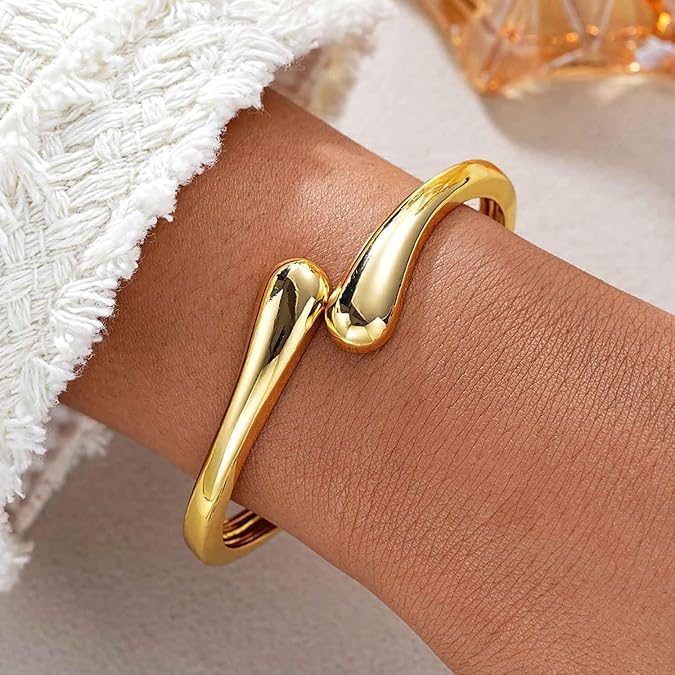 Twist Gold Bangle Bracelet
